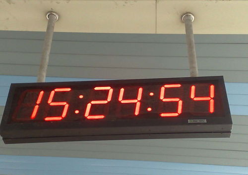 高清大圖展示 辦公室與工廠專業(yè)LED時(shí)鐘電子產(chǎn)品的視覺魅力